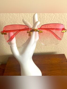 5/$10❤️❤️❤️NEW Pink & Clear Hombre Tint Sunglasses with Gold tone Accents